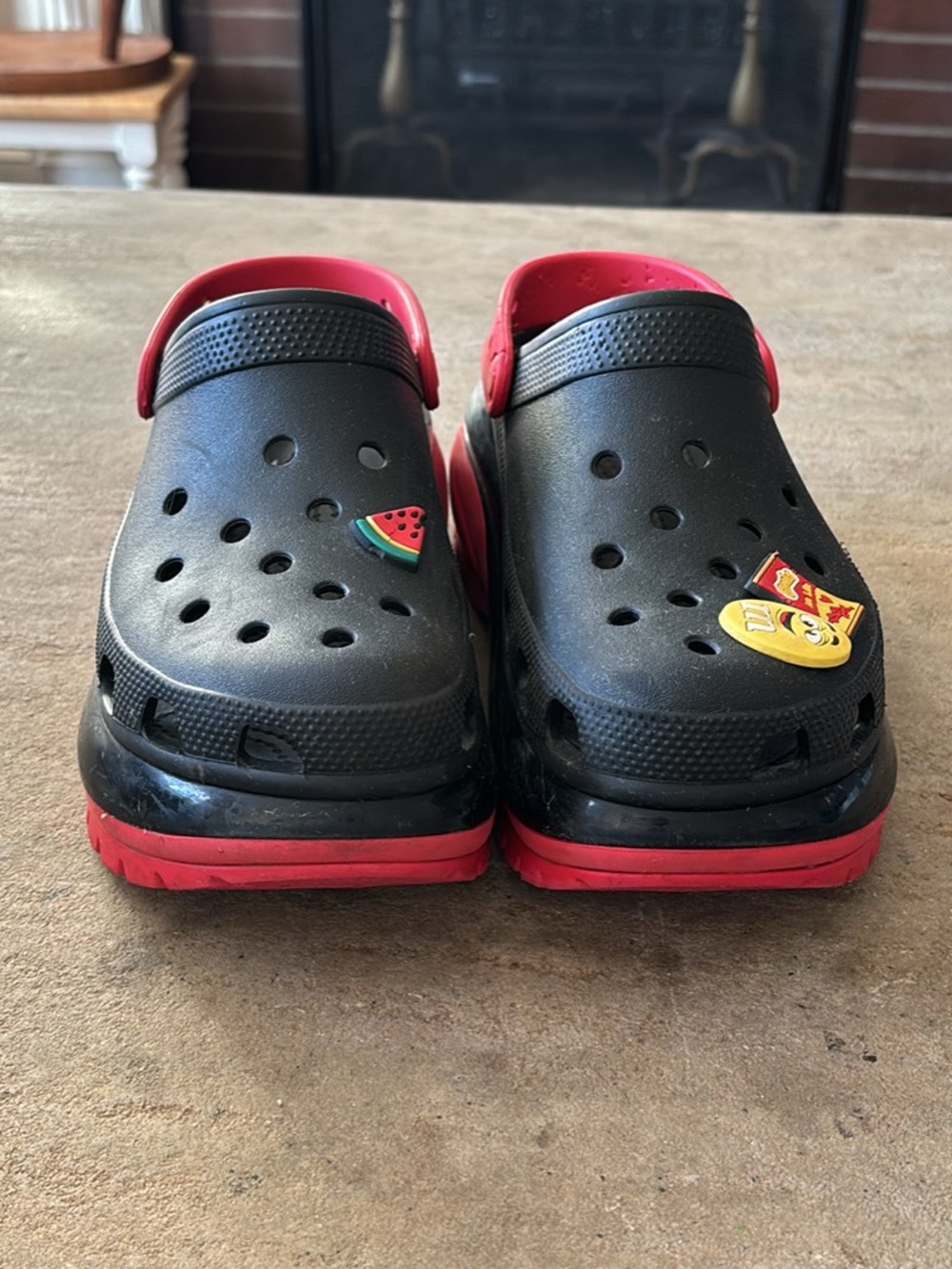 Crocs Mega Crush Clog black red men size 6/ women’s size 8 (A-2)